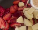 Gambar langkah 1 resipi Strawberi Epal Compôte.