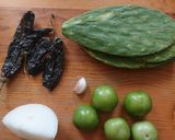 Foto del paso 1 de la receta: Nopales con salsa de pasilla