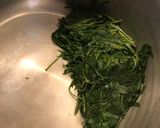 Foto del paso 5 de la receta Hierbas silvestres salteadas (roselles, llicsons i camarotges)