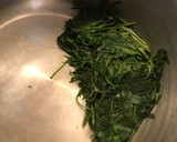 Foto del paso 5 de la receta: Hierbas silvestres salteadas (roselles, llicsons i camarotges)