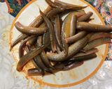 A picture of step 2 of Patya little eel fish gravy.