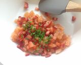 Foto del passaggio 3 della ricetta Carpaccio Pescespada e pistacchi. Tartare di salmone e fragole. Gambero in guazzetto d'arancia
