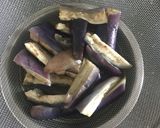 A picture of step 1 of Steam eggplant with stir fry minced meat.
