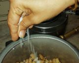 A picture of step 3 of Timepass boiled peanuts.