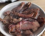 Foto langkah ke 1 dari resep Tumis cumi asin Pete pedas.