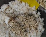 Foto langkah ke 4 dari resep Nasi Wijen Telur Gulung.