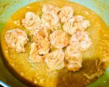 Hình bước làm 2 của món Canh rau chùm ngây nấu tôm 🌿🦐