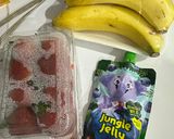 Foto langkah ke 1 dari resep Banana Berry Smoothies.