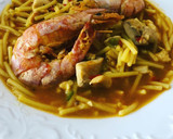Foto del paso 10 de la receta: Pollo con fideos y gambones