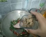 Foto langkah ke 3 dari resep Oseng bihun dan jamur kuping.