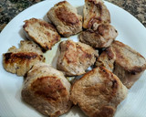 Foto del paso 2 de la receta: Solomillo con chalotas y castañas en salsa de cerveza y miel