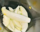 A picture of step 2 of Raw mango mojito.