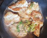 Foto del paso 5 de la receta: Pollo al vermouth, con puerros. #recetariocamino