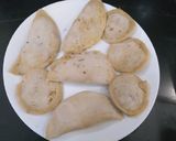 A picture of step 3 of Pery pery chicken cheese rolls.