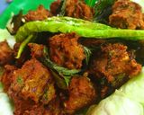 A picture of step 4 of Yam/suran pakodas.