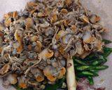 Foto langkah ke 5 dari resep Kerang Dara Cabai Hijau.