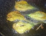 कद्दू के फूल के पकौड़े (Kaddu ke phool ke pakode recipe in Hindi) रेसिपी चरण 4 फोटो