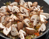 Foto del paso 3 de la receta: Carne en salsa con Portobellos