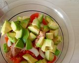 Foto del passaggio 2 della ricetta Insalata di Pasta con Tonno Piccante, Limone e Avocado 🍋🥑