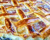 Foto del paso 12 de la receta: Tarta Enrejada de Hojaldre con Manzana y Frutos Rojos