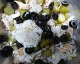 Foto del paso 3 de la receta: Ensalada de pollo  y pepinillos 🥒con  yogur🥛