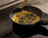 Foto del paso 5 de la receta Tortilla con boletus y espinacas