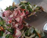Foto langkah ke 2 dari resep Tumis cumi asin kecombrang.
