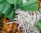 Gambar langkah 4 resipi Kuetiau Goreng sosej.
