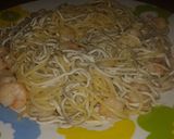 Foto del paso 4 de la receta Espaguetis con gulas y gambas