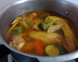 Foto del paso 2 de la receta: Caldo de pollo exprés