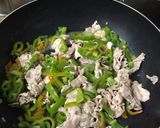 青椒炒肉片（銀髮無加油版）的食譜步驟2照片