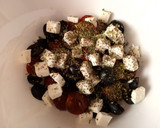 Foto del paso 2 de la receta: Ensalada de pasta, cherrys, feta y olivas