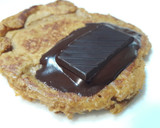 Foto del paso 5 de la receta: Tortitas de boniato y cacao con plátano y chocolate negro