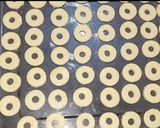 Foto langkah ke 5 dari resep Donat cookies.