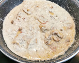 Foto del paso 3 de la receta: Medias lunas y crema de Trufa con Champiñones y Jamón ibérico