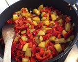 Une image de l'étape 11 de Pommes de terre roseval sautées aux poivrons corne et herbes aromatiques.