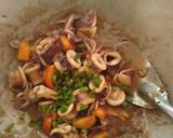 Foto langkah ke 5 dari resep Sotong Saus Tomat asam manis pedas.