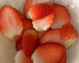 Hình bước làm 1 của món Bánh Ngàn Lớp Phô Mai Dâu (Strawberry Cream Cheese Danish)
