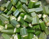 A picture of step 1 of Ladyfingers Peas Goan Curry.