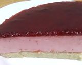 Foto del paso 7 de la receta Tarta mousse de fresa con cobertura de mermelada