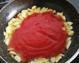 A picture of step 3 of Patatas Bravas.