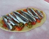 Foto del paso 5 de la receta: Coca individuales de pimiento y boquerones