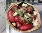 Une image de l'étape 6 de Pommes de terre au diable, ail confit et herbes aromatiques.