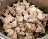 Csülökpörkölt főtt burgonyával recept fázis 3 fotója