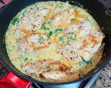 Foto del paso 12 de la receta: Pechuga de pollo a la crema de parmigiano reggiano y espinacas