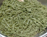 Foto del paso 4 de la receta: Fideos caseros de espinaca