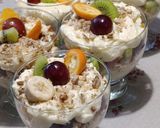 Krémes, gyümölcsös pohár desszert recept fázis 4 fotója