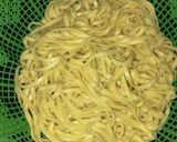 Foto langkah ke 1 dari resep Mie Urai Goreng Bayam Batik.