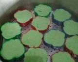Foto langkah ke 5 dari resep Bolu Mawar Pandan.