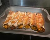 Foto langkah ke 7 dari resep Cheesy Beef Enchiladas.